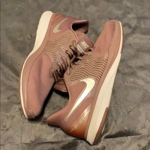 Women’s Nike shoes